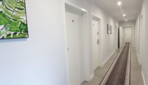korytarz z pokojami w hotelu Wysokie Mazowieckie